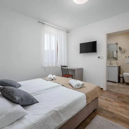 By Interhome Valtura