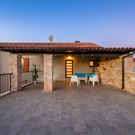By Interhome Valtura